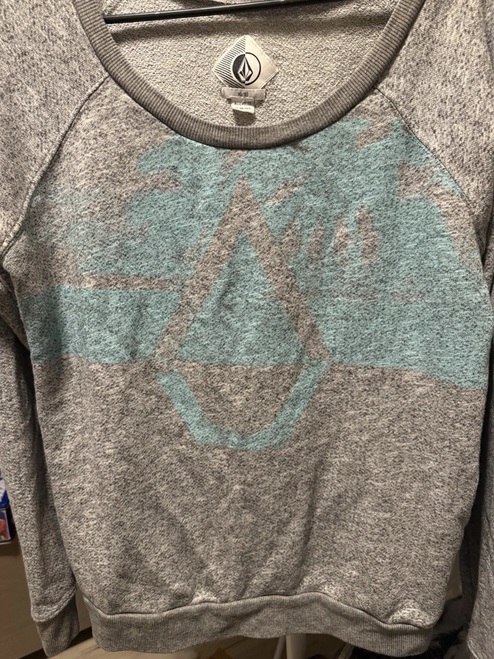 Woman’s Volcom Lightweight Sweater Size XL - Image 3 of 4