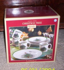 NEW Old Stock Spode Christmas Tree 12 Piece Dinnerware Set   Original Box