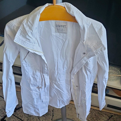 Esprit Damen Jacke weiß Gr. 40  kurz Baumwolle RV