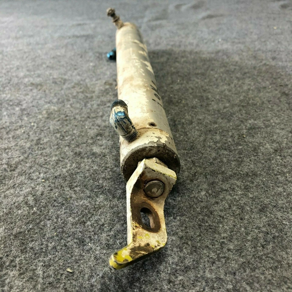 Lake LA-4 Landing Gear Hydraulic Actuator Assy P/N A-130-18 - Image 3 of 4