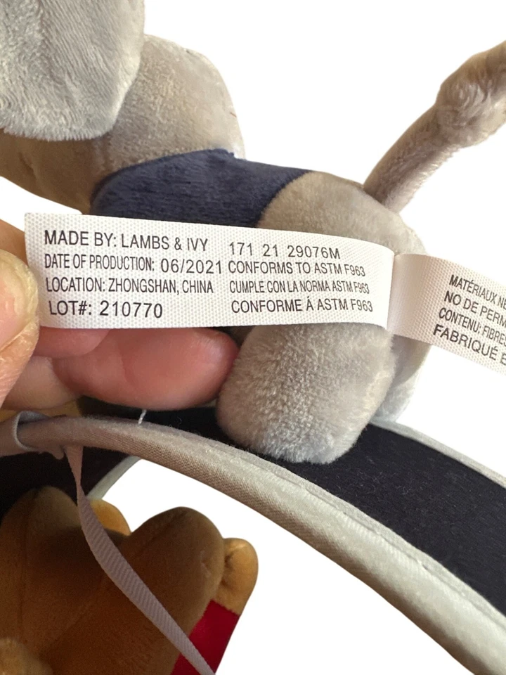 Móvil de bebé de peluche con temática deportiva de corderos e hiedra con figuras de león y elefante Foto 4 de 4