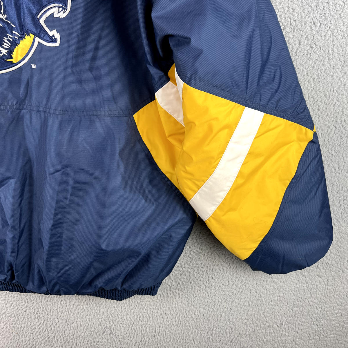 アメフト UCLA BRUINS ジャケット アンダーアーマー XL【新品】 Vintage UCLA Bruins Starter Jacket Men's XL Nylon Logo