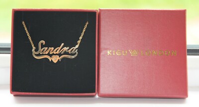 Kigu London Namenskette/Anhänger - verschiedene Namen. Inklusive Etui und Geschenkbox