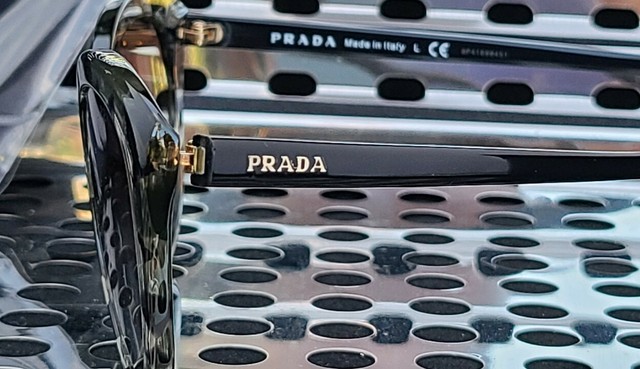 pr02vs prada
