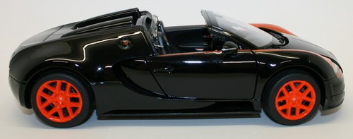 Rastar 1/18 Scale Model 43900 - Bugati Veyron 16.4 Grand Sport Vitesse - Black - Picture 3 of 8