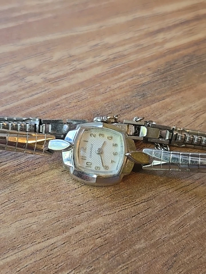 Reloj para mujer Swiss Caravelle M4 60F tono plata correa 10k GF para piezas o reparación Foto 4 de 4