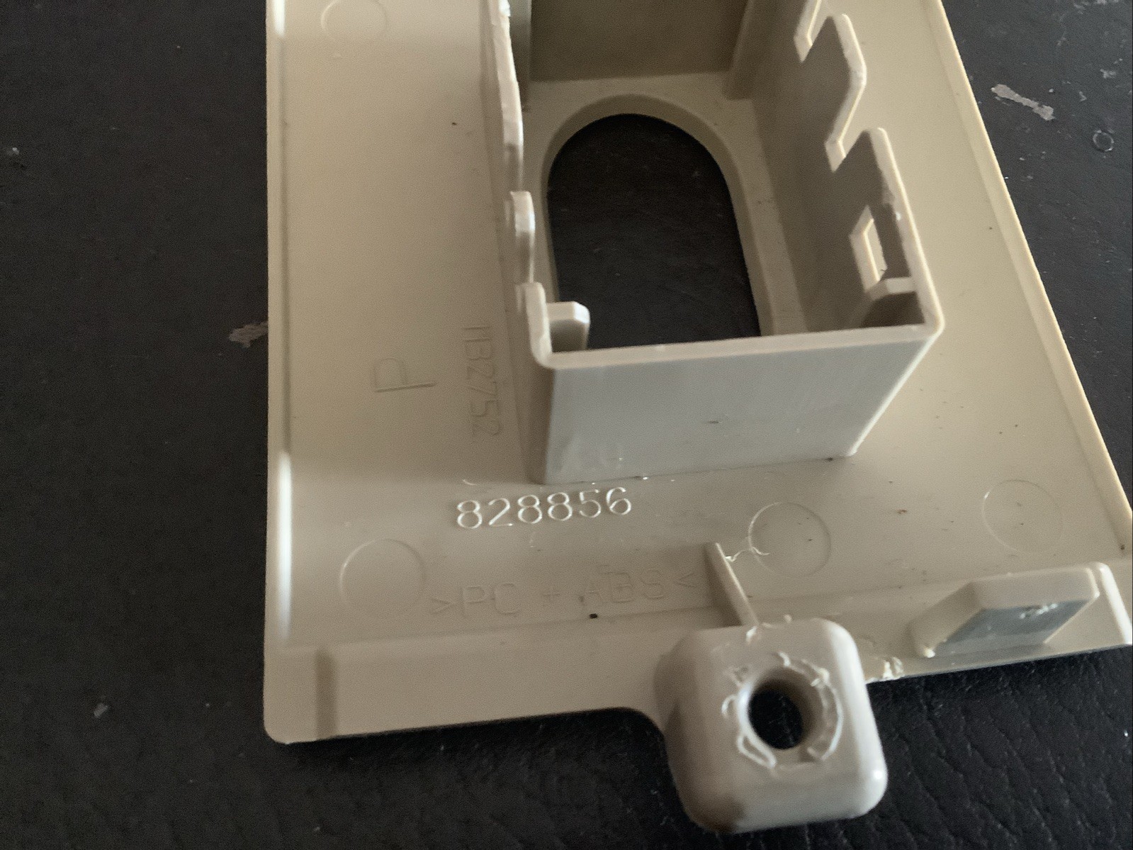 04-08 FORD F150 08 -10 F250 REAR WINDOW or SUNROOF SWITCH MOUNTING PANEL TAN