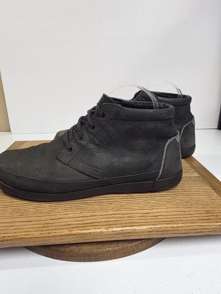 Crocs Zapatos Para Hombres Talla 10 Negro Cuero Con Cordones Botas Chukka Informales Comodidad 11498 Foto 3 de 4