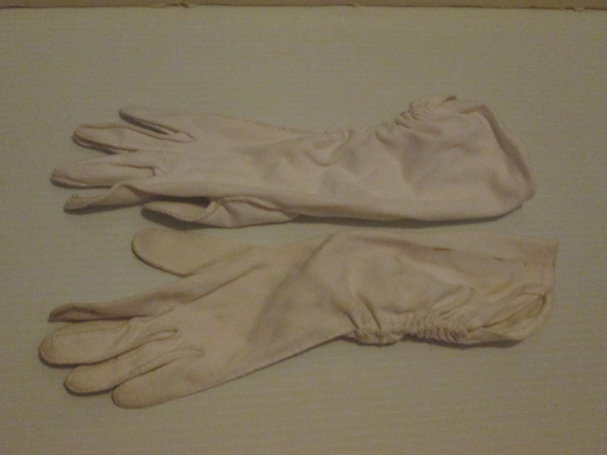 LADIES GLOVES BY TILDY VINTAGE ELASTIC STITCHING EMBELLISHED LONG DRESS 13" LADIES GLOVES BY TILDY VINTAGE ELASTIC STITCHING EMBELLISHED LONG DRESS 13"