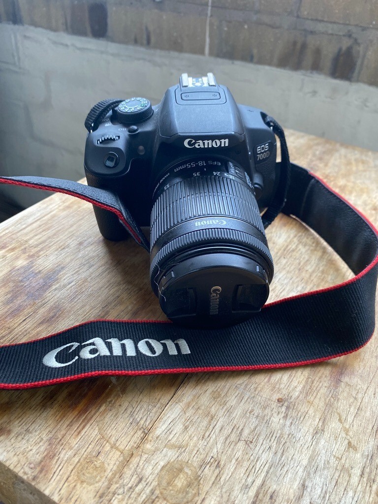 Canon EOS 700D 18MP 18-55mm DSLR Camera with Lens Black