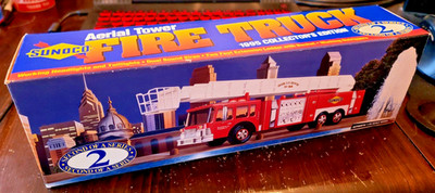 1995 Sunoco Aerial Tower Fire Truck Collector's Edition Battery Operated NIB VTG
