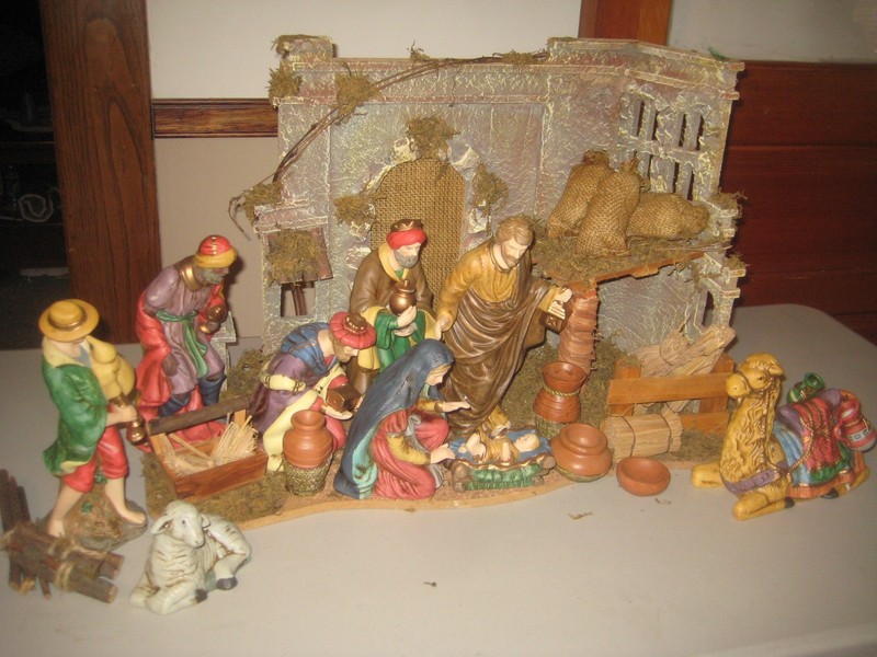 Vintage 1998 Holiday Workshop Christmas 25 Piece Porcelain Nativity Set in box