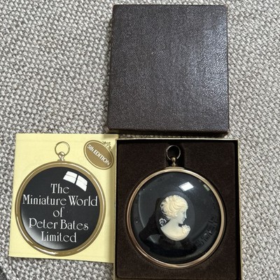 The Miniature World of Peter Bates Lady Cameo Portrait Vintage Sammlerstück
