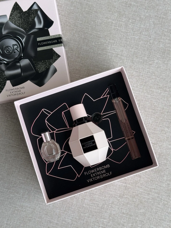 Viktor & Rolf Flowerbomb Extreme Set de Regalo de 3 Piezas —50ml + 10ml Viaje + 7ml Mini Foto 3 de 4