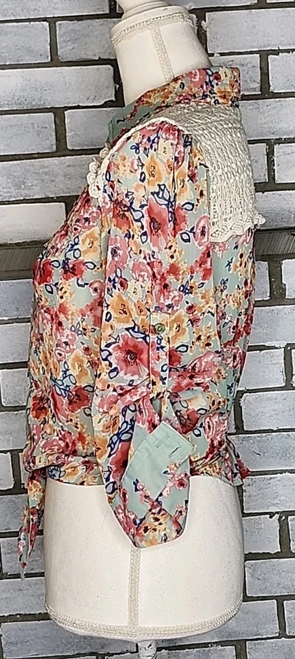 ☆ American Rag Cie Junior’s 3/4 Sleeve Sheer Floral Button Up Blouse Size XS  - Image 3 of 4