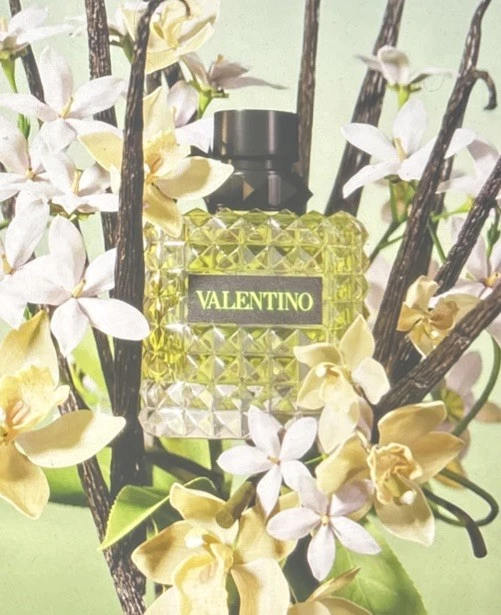 Valentino Donna Born in Roma Eau de Parfum con Notas de Vainilla y Té Foto 3 de 3