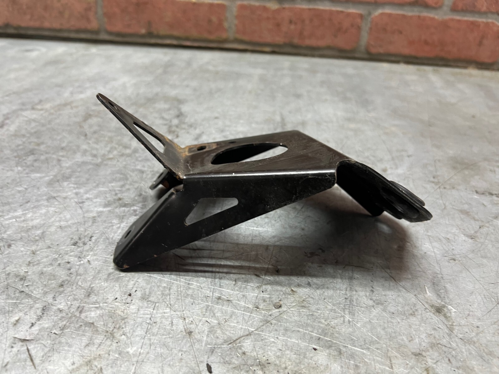 2015 McLaren 650S 2016 Rear Left Driver Bracket Mount Support