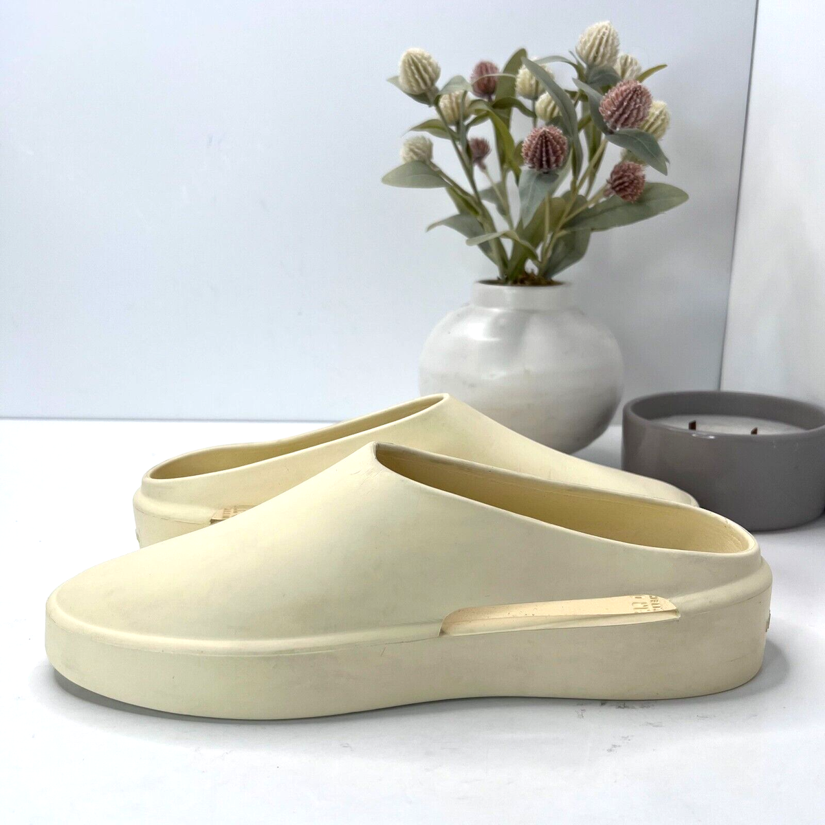 FEAR OF GOD カリフォルニア 2.0 スリッフオン スリッハ Fear Of God The California 2.0 Slippers | White | FARFETCH