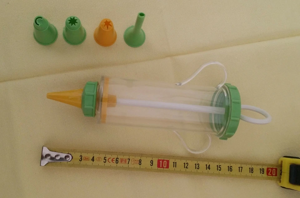 SIRINGA PER DOLCI VINTAGE marca "PRIMA" - ANNI '60 - IN PLASTICA CON 5 UGELLI - Immagine 3 di 4