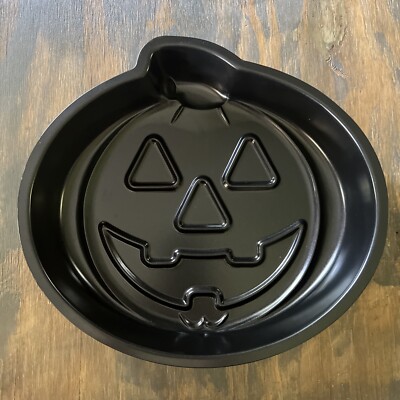 NWT Halloween Bake Cake Pan  - Non Stick Pan