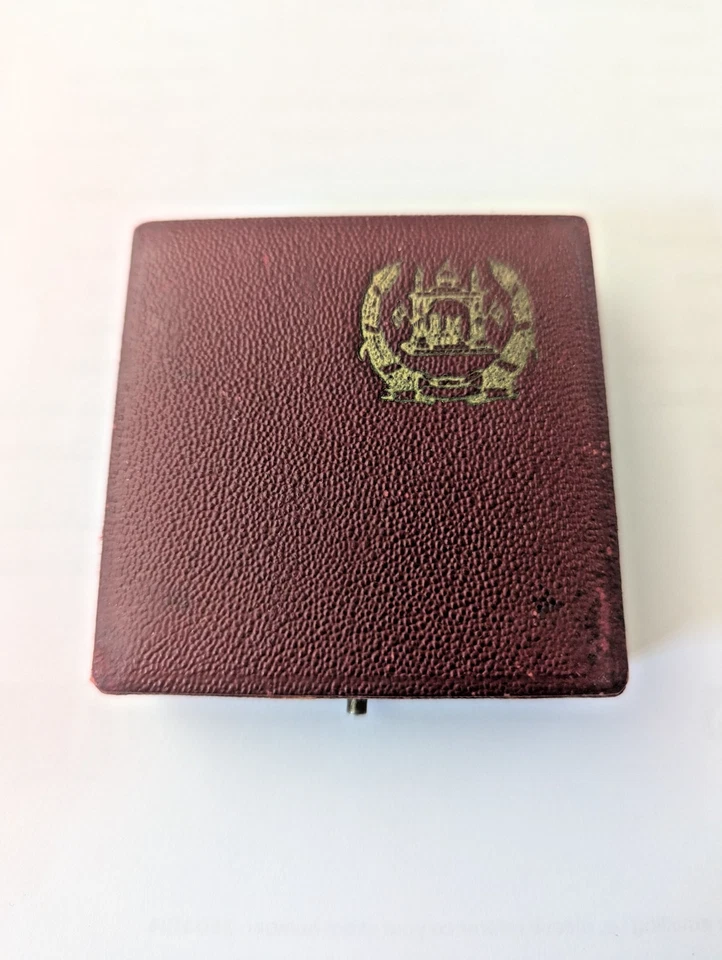 Muhammed Zahir Shah 8 Grams Gold 1960 UNC Afghanistan Presentation Coin Rare - Image 3 of 4