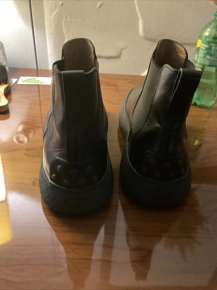Botas Chelsea Tod’s Hechas a Mano Italianas de Cuero Negras para Hombre Talla 9.5 Usadas Dos Veces Foto 3 de 4