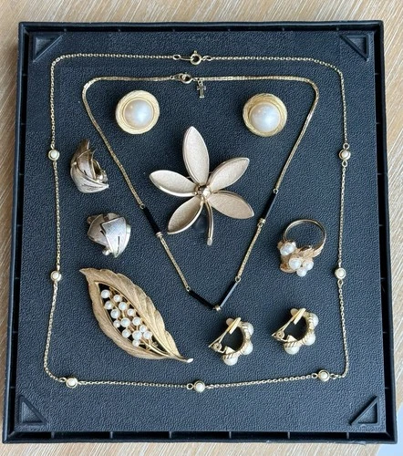 8 Pc VINTAGE GOLD TONE COSTUME JEWELRY LOT CROWN TRIFARI FLOWER & LEAVES