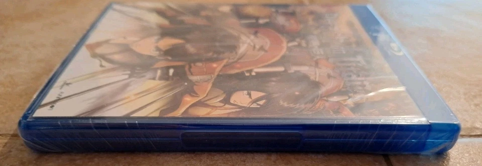 Attack on Titan: Complete Season One (Blu-ray) Free Shipping  Foto 4 de 4