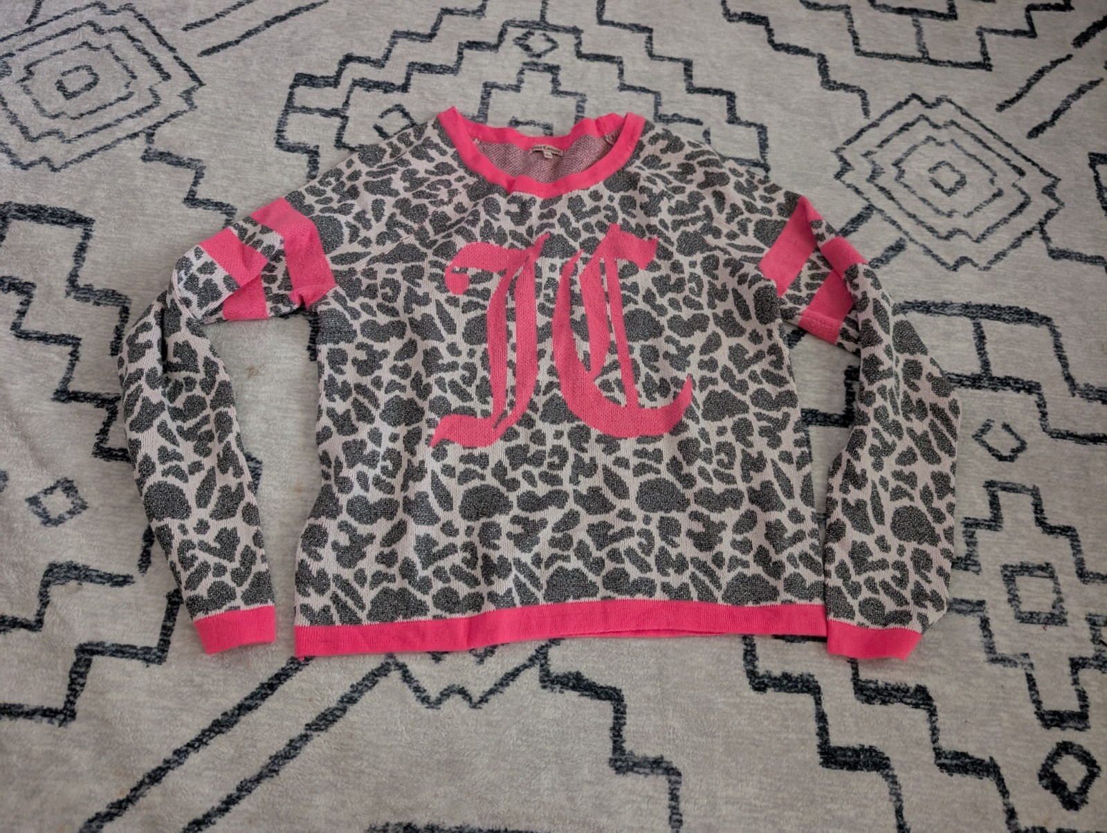 Juicy Couture Pink Grey Cheetah Print Fuzzy Sweater Size L Crew Neck