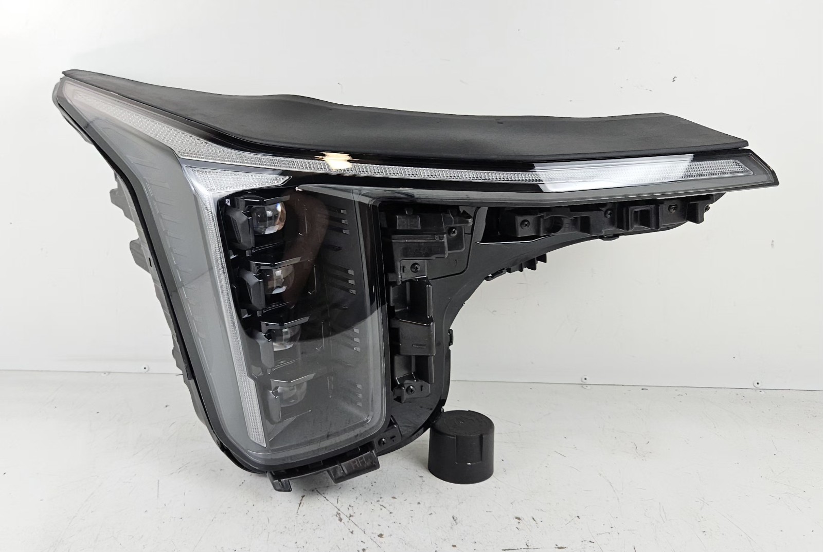Nice!! OEM 2024-2026 Kia Sorento Right Passenger Side LED Headlight 92102-R5600