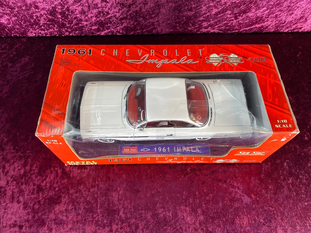 1/18 SUNSTAR WHITE 1961 CHEVROLET IMPALA SS409 Collectors
