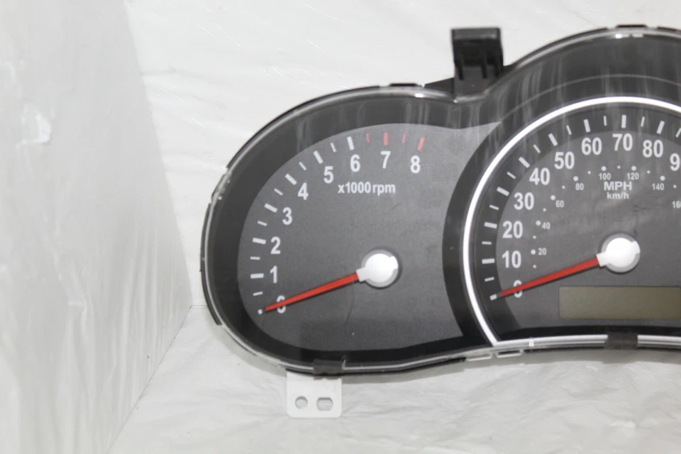 Cuadro de instrumentos velocímetro Kia Sedona 08-2011 panel de instrumentos 100.816 millas Foto 2 de 4