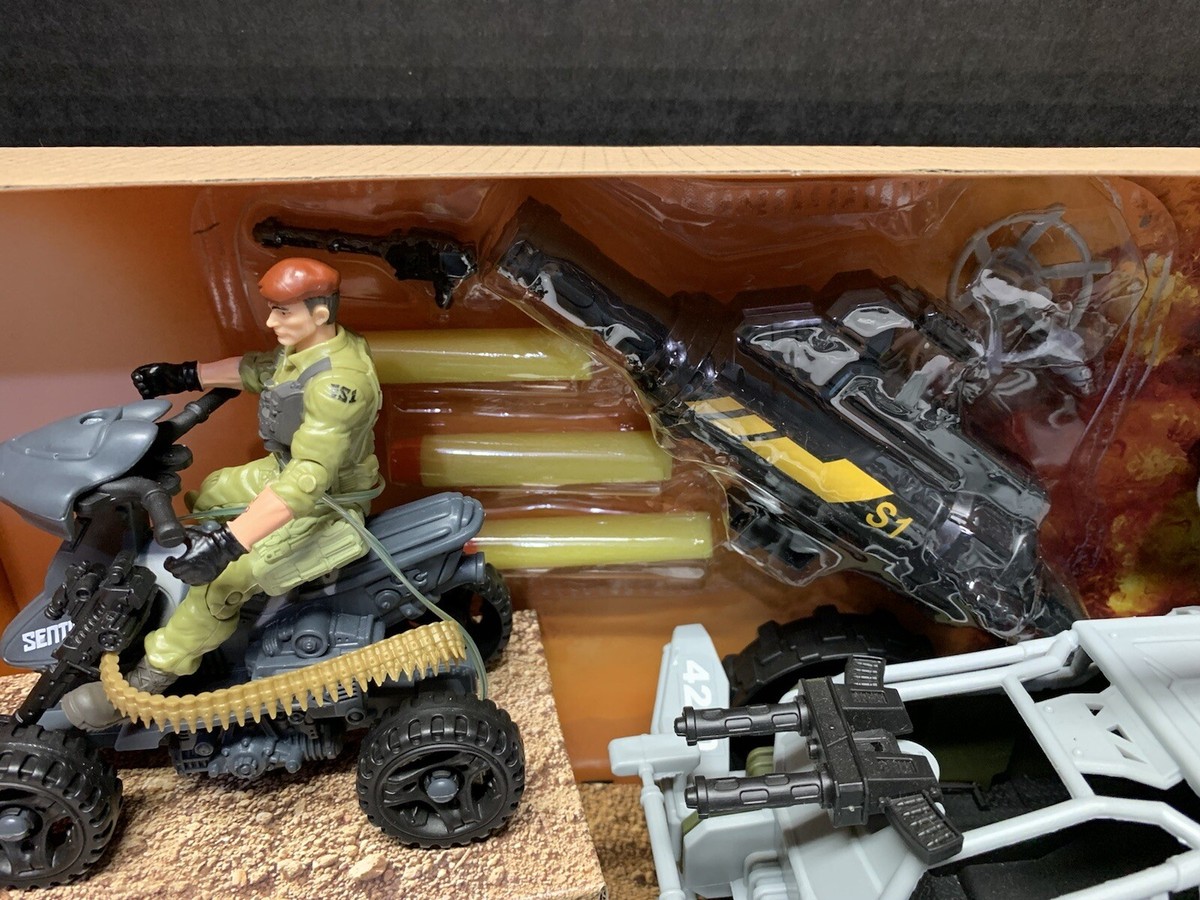 TRUE HEROES SENTINEL 1 TROOP TRANSPORTER & ARMORED ASSAULT VEHICLE