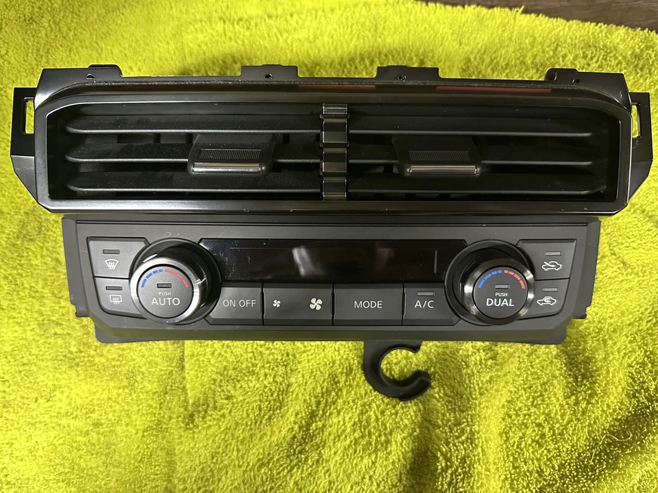 Nissan GT-R R35 2017-2020 Premium VR38 OEM AIRE ACONDICIONADO INTERRUPTOR DE CONTROL DE CALEFACCIÓN OEM Foto 2 de 4