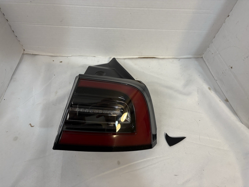 2017 - 2020 TESLA MODEL 3 RIGHT OUTER LED TAIL LIGHT BRAKE LIGHT SEE DESC BS