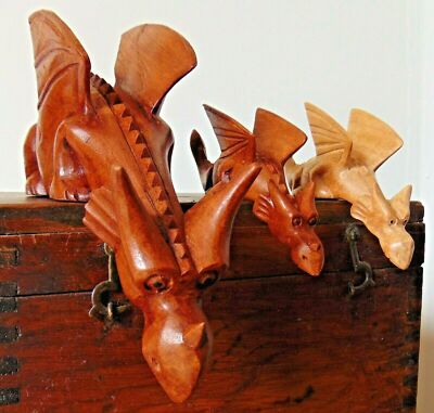 geschnitztes Holzregal Sitzsitzer Drache Holzschnitzerei Ornamente klein oder groß 