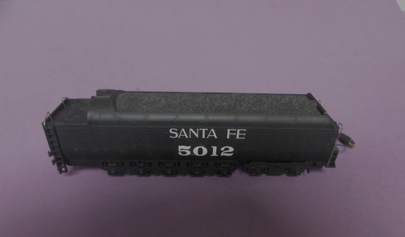 BACHMANN  HO  SCALE  SANTA  FE  5012  LOCOMOTIVE  TENDER