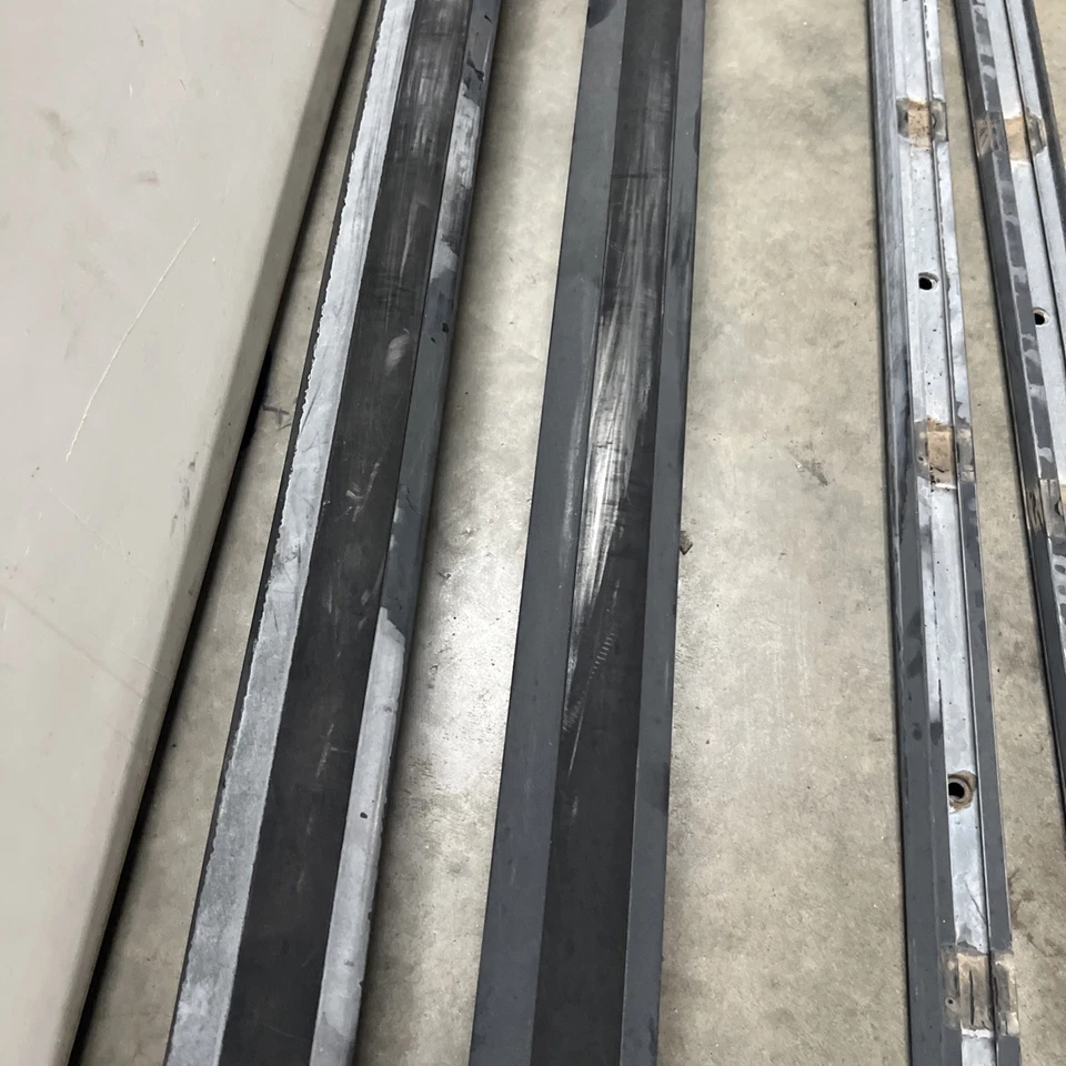 Оригинальный комплект поперечных штанг багажника на крышу для Toyota 4Runner 1990-1995 годов выпуска - Изображение 4 из 4