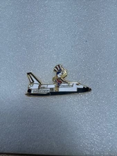 United States NASA space shuttle Discovery Sam the eagle 1984 Olympics pin 