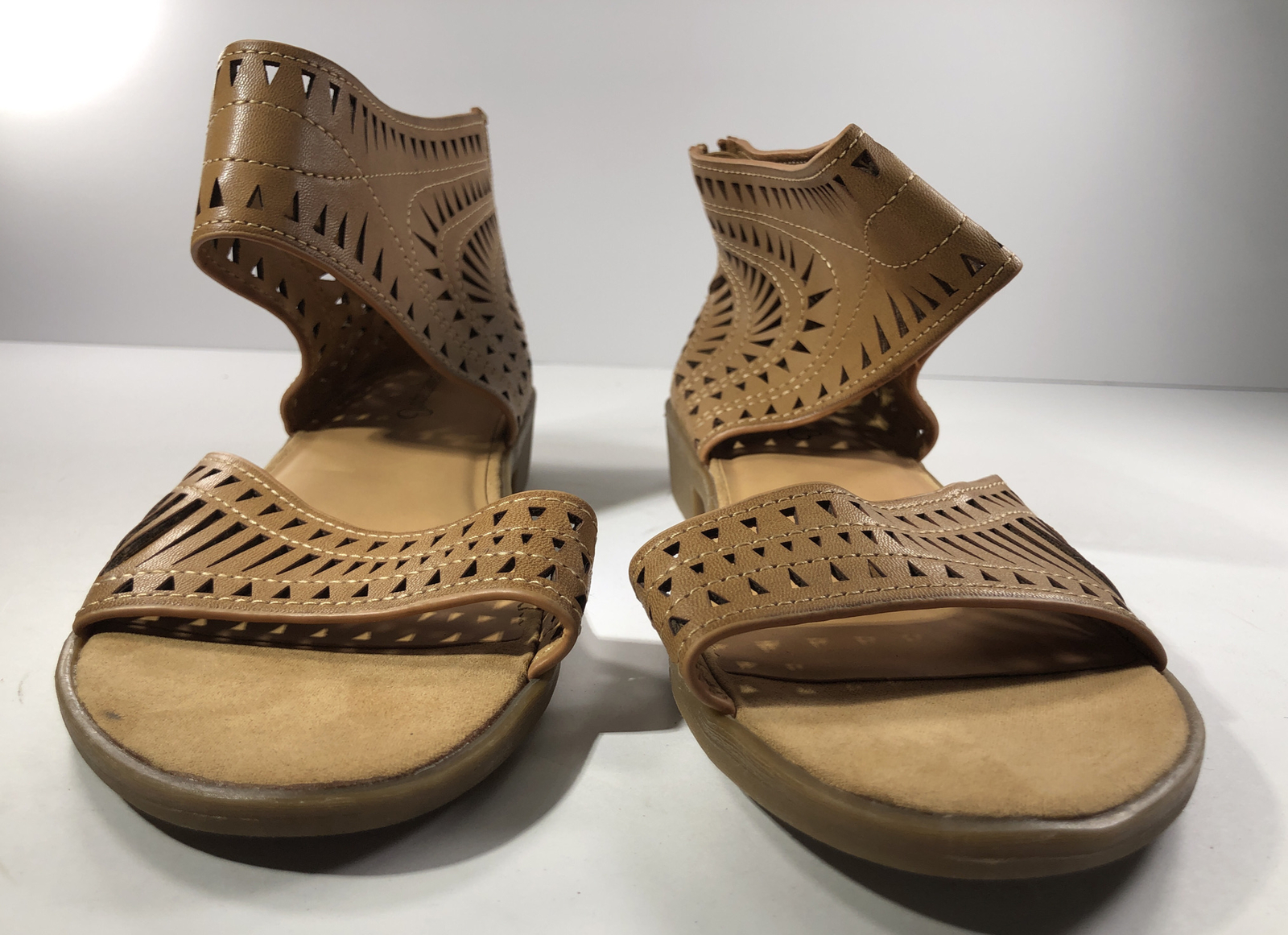 Bare traps Women Beige Sandals Size 8 SKU 4155 eBay