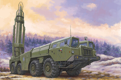 Hobby Boss 82939 Soviet 9P117M1 Launcher with R17 Rocket of 9K72 Modell Kit 1:72