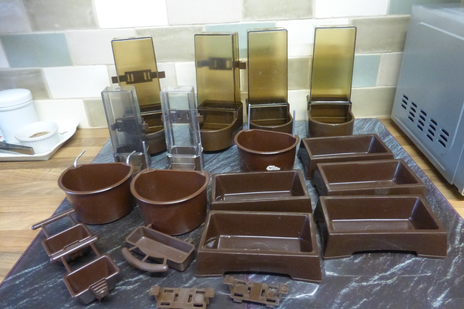 Job Lot Bird Parrot Parakeet Cockatiel Brown Plastic Food Water