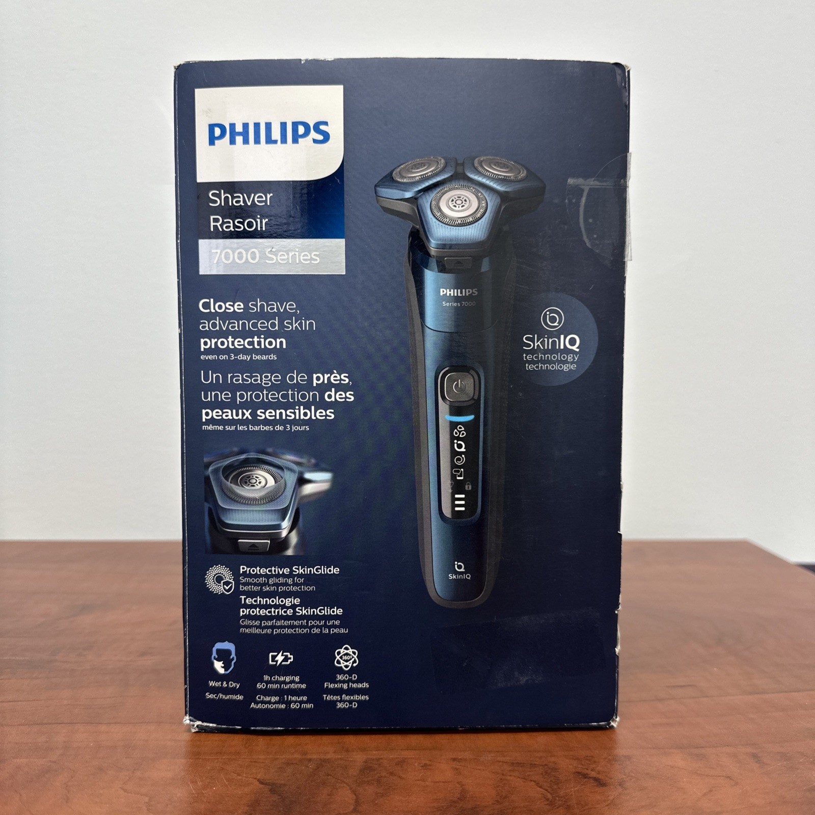 Series 7000 Wet & Dry Shaver With Clean Pod, S7786/50