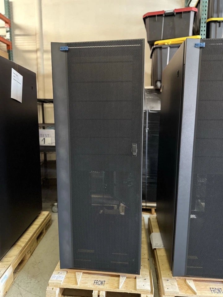 Marco de gabinete para rack IBM Sever 36U Foto 3 de 4