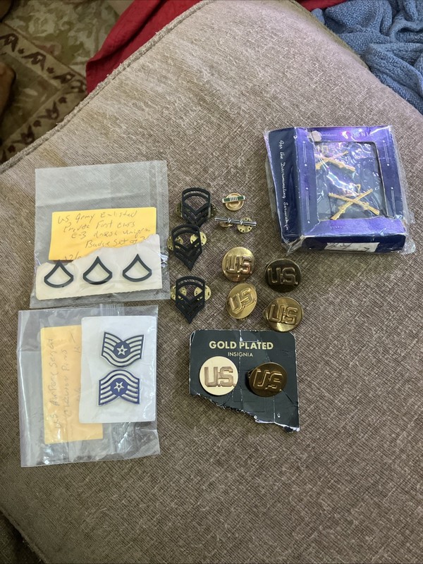 Us Military Pins  Buttons Insignia Lot Of 18 Air Force, Army Private, U.S.
