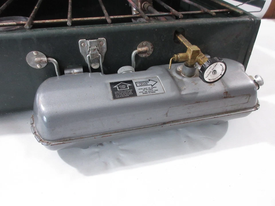 Coleman Camp Stove Powerhouse Unleaded 414 Dual Fuel 2 Burner Green Vintage USA - Image 3 of 4