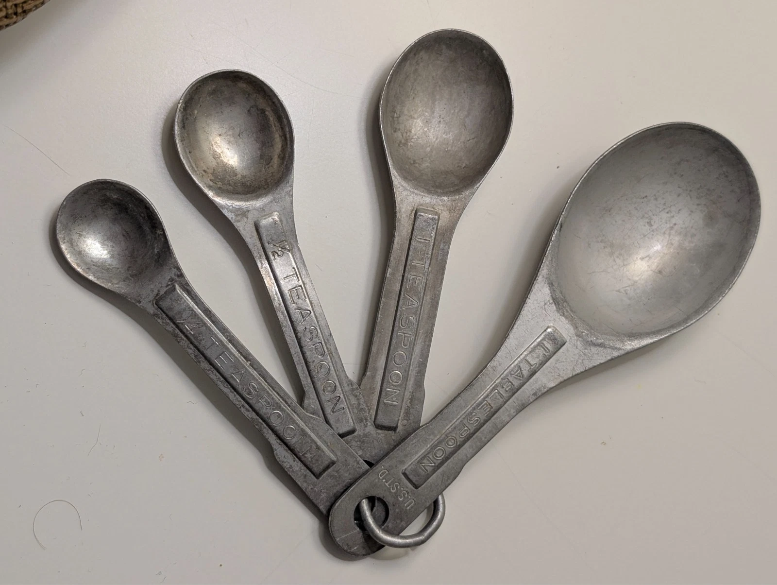 VTG FOLEY? U.S. STANDARD ALUMINUM 4 NESTING OVAL MEASURING SPOONS HANG RING FS