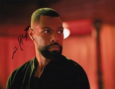 *Black Lightning* William Catlett signed 10x8 Photo RACC Obtained By Us [18410]