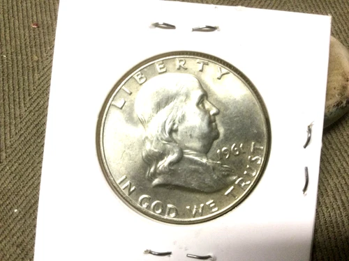 1961-D LIBERTY HALF DOLLAR, LOOKS UNCIRCULATED... CRISP/CLEAN