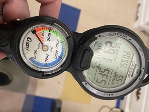 Cressi Leonardo dive computer w/analog pressure gauge in console configuration